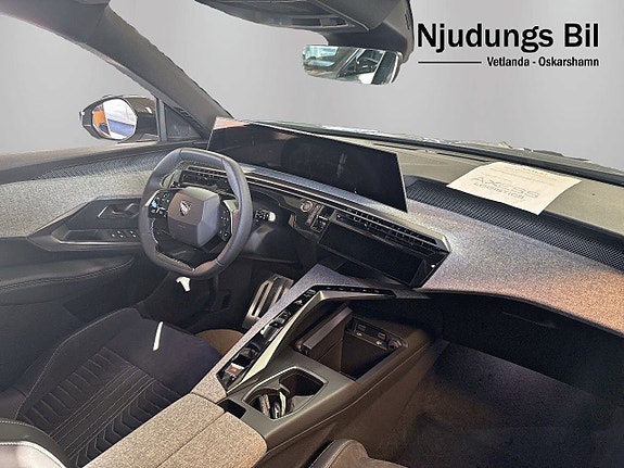 Peugeot 5008 2 of 5