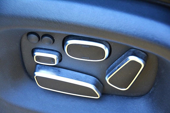 Land Rover Range Rover 10 of 30