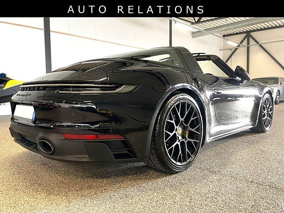 Porsche 911 16 of 30