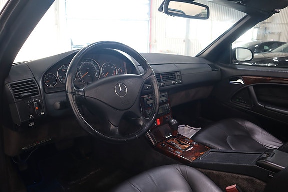Mercedes-Benz SL500 4 of 5