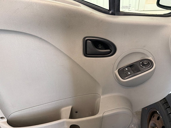 Nissan Interstar 9 of 11