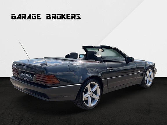 Mercedes-Benz SL600 4 of 5