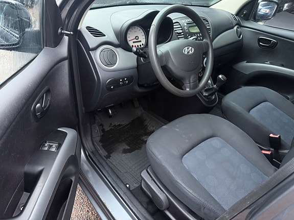 Hyundai i10 7 of 9