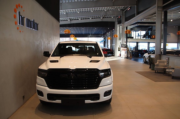 Dodge RAM 1500 2 of 5