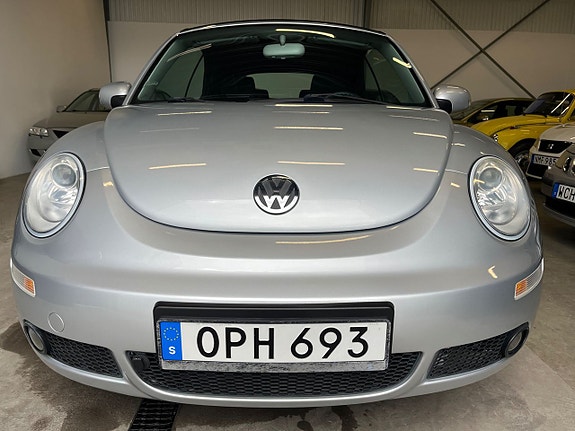 Volkswagen The Beetle 2 of 5