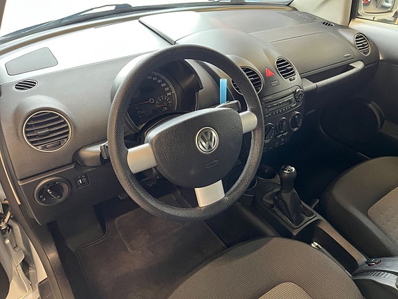 Volkswagen The Beetle 12 of 21
