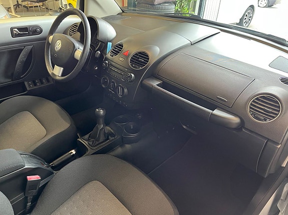 Volkswagen The Beetle 14 of 21