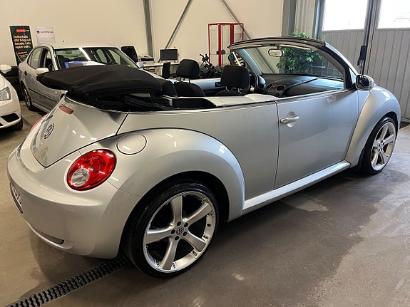 Volkswagen The Beetle 7 of 21