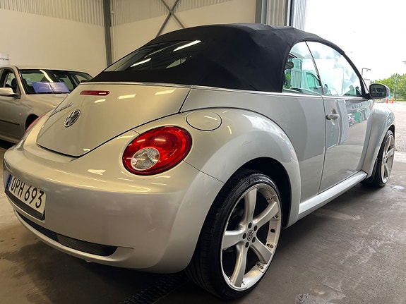 Volkswagen The Beetle 4 of 5