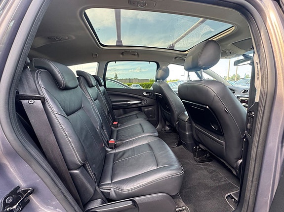 Ford S-MAX 16 of 19