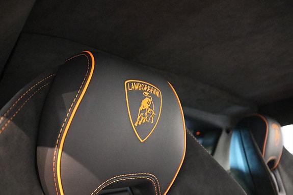 Lamborghini Huracan 16 of 27