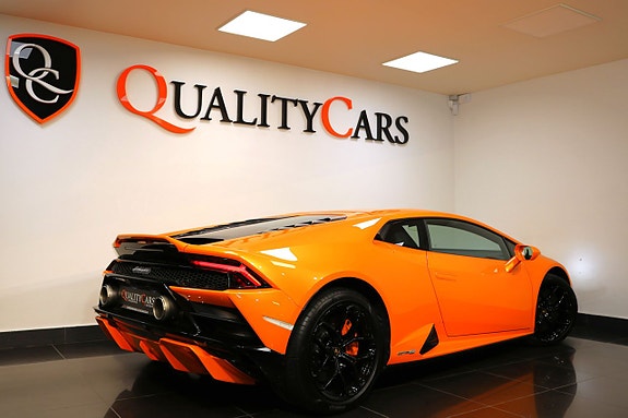 Lamborghini Huracan 3 of 5
