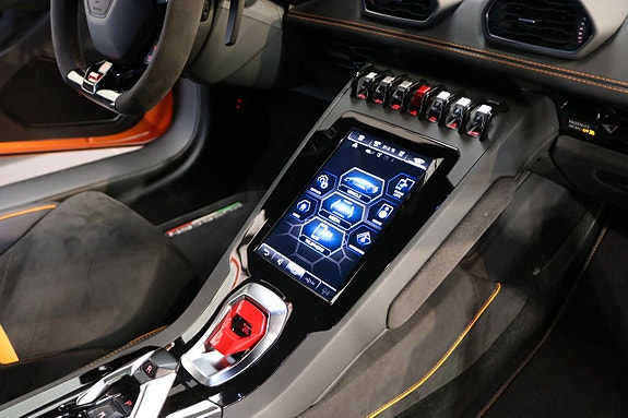 Lamborghini Huracan 11 of 27