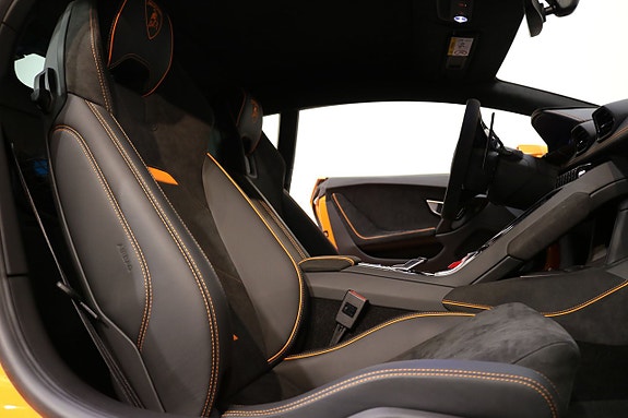 Lamborghini Huracan 15 of 27