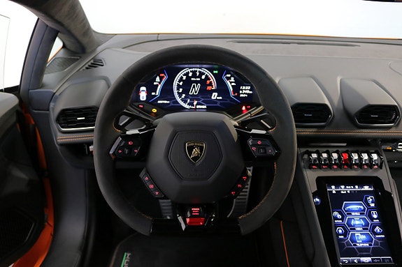 Lamborghini Huracan 9 of 27