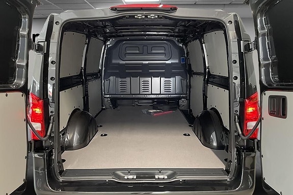 Mercedes-Benz eVito 112 10 of 11