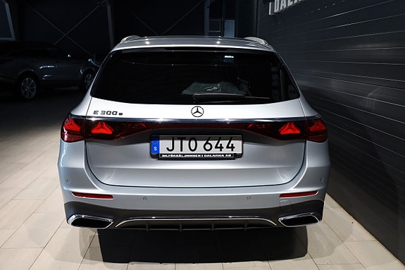 Mercedes-Benz E300 5 of 25