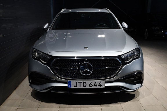 Mercedes-Benz E300 2 of 25