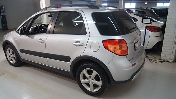 Suzuki SX4 3 of 5