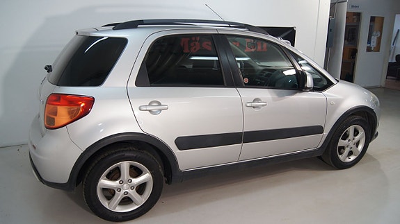 Suzuki SX4 2 of 5