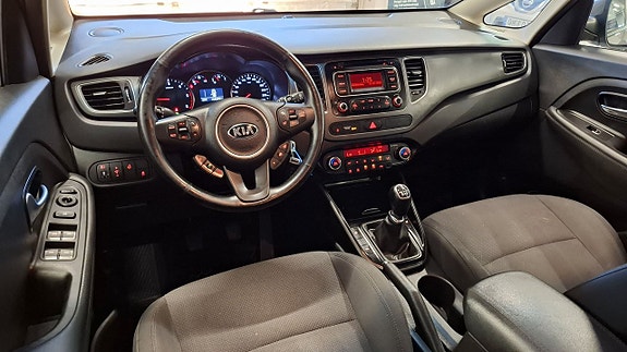 Kia Carens 2 of 5