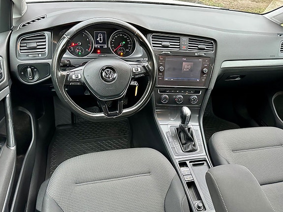 Volkswagen Golf VII 7 of 12
