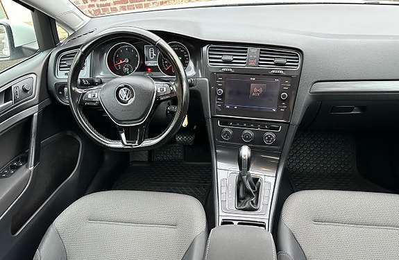 Volkswagen Golf VII 8 of 12