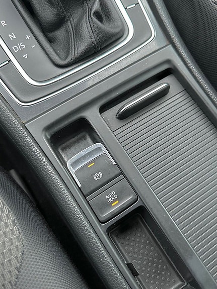 Volkswagen Golf VII 10 of 12