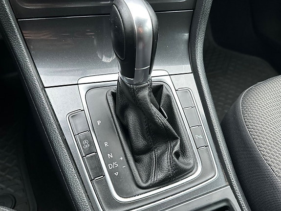 Volkswagen Golf VII 9 of 12