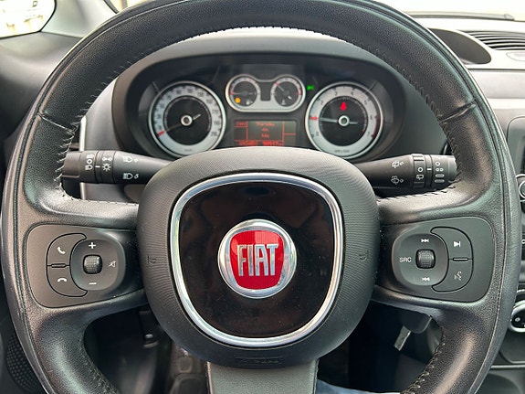 Fiat 500L 12 of 18