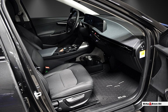 Kia EV6 8 of 15