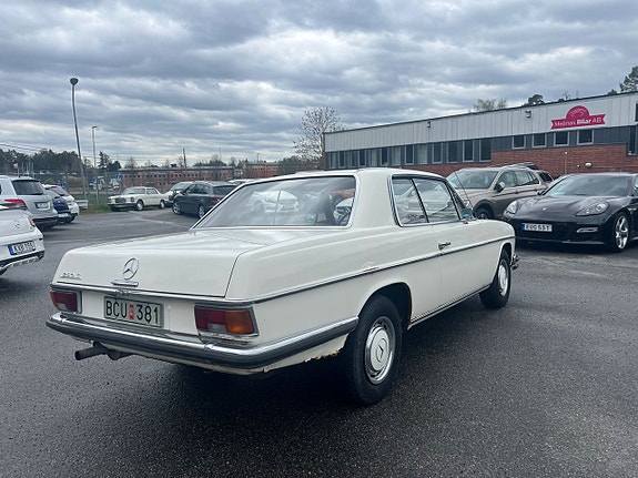 Mercedes-Benz C250 6 of 13