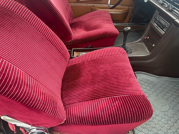 Mercedes-Benz C250 10 of 13
