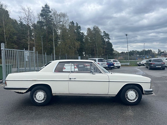 Mercedes-Benz C250 4 of 13