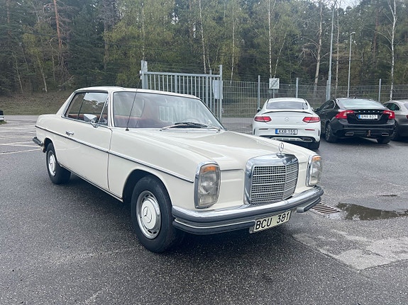 Mercedes-Benz C250 2 of 13