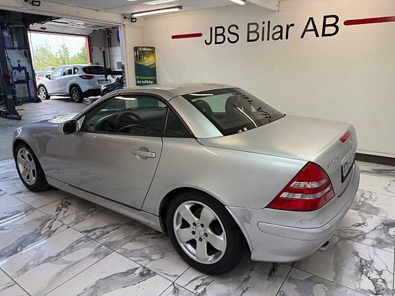 Mercedes-Benz SLK230 4 of 5