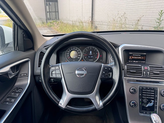 Volvo XC60 3 of 5