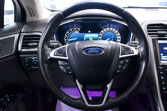 Ford Mondeo 13 of 23