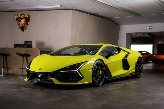 Lamborghini Revuelto