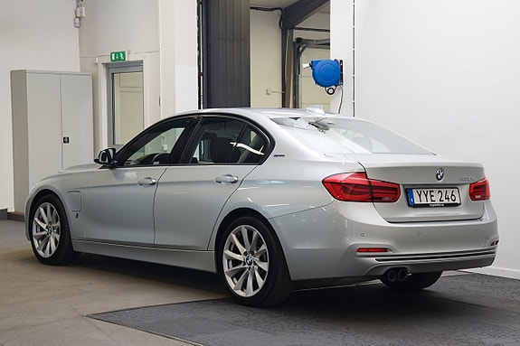 BMW 330e 5 of 30
