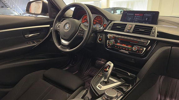 BMW 330e 16 of 30