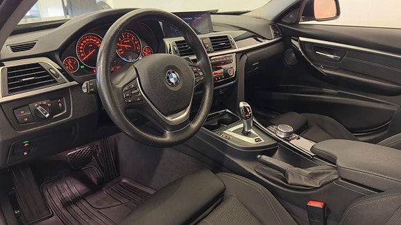 BMW 330e 11 of 30