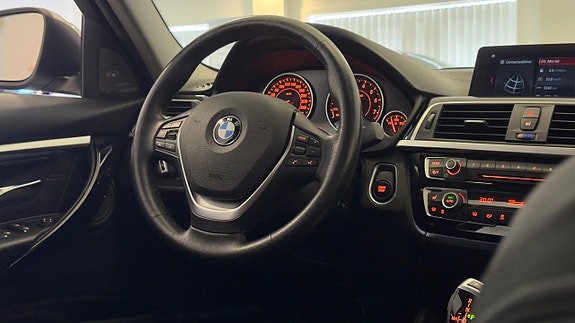 BMW 330e 19 of 30