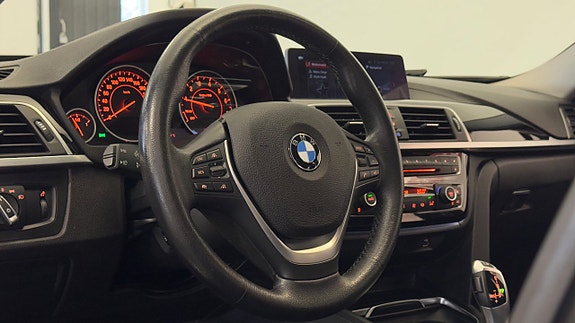 BMW 330e 12 of 30