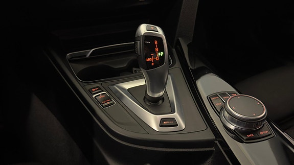BMW 330e 17 of 30