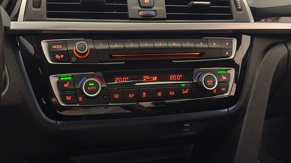 BMW 330e 26 of 30
