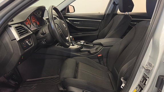 BMW 330e 13 of 30