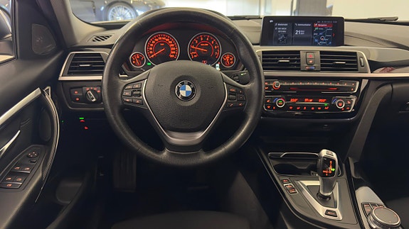 BMW 330e 10 of 30