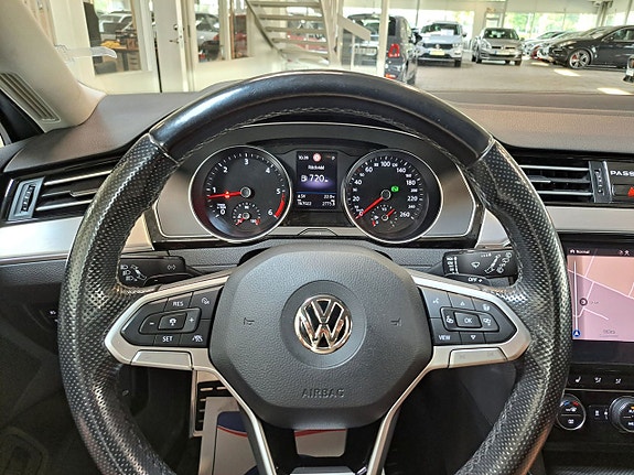 Volkswagen Passat Alltrack 18 of 22