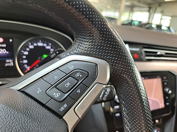 Volkswagen Passat Alltrack 19 of 22